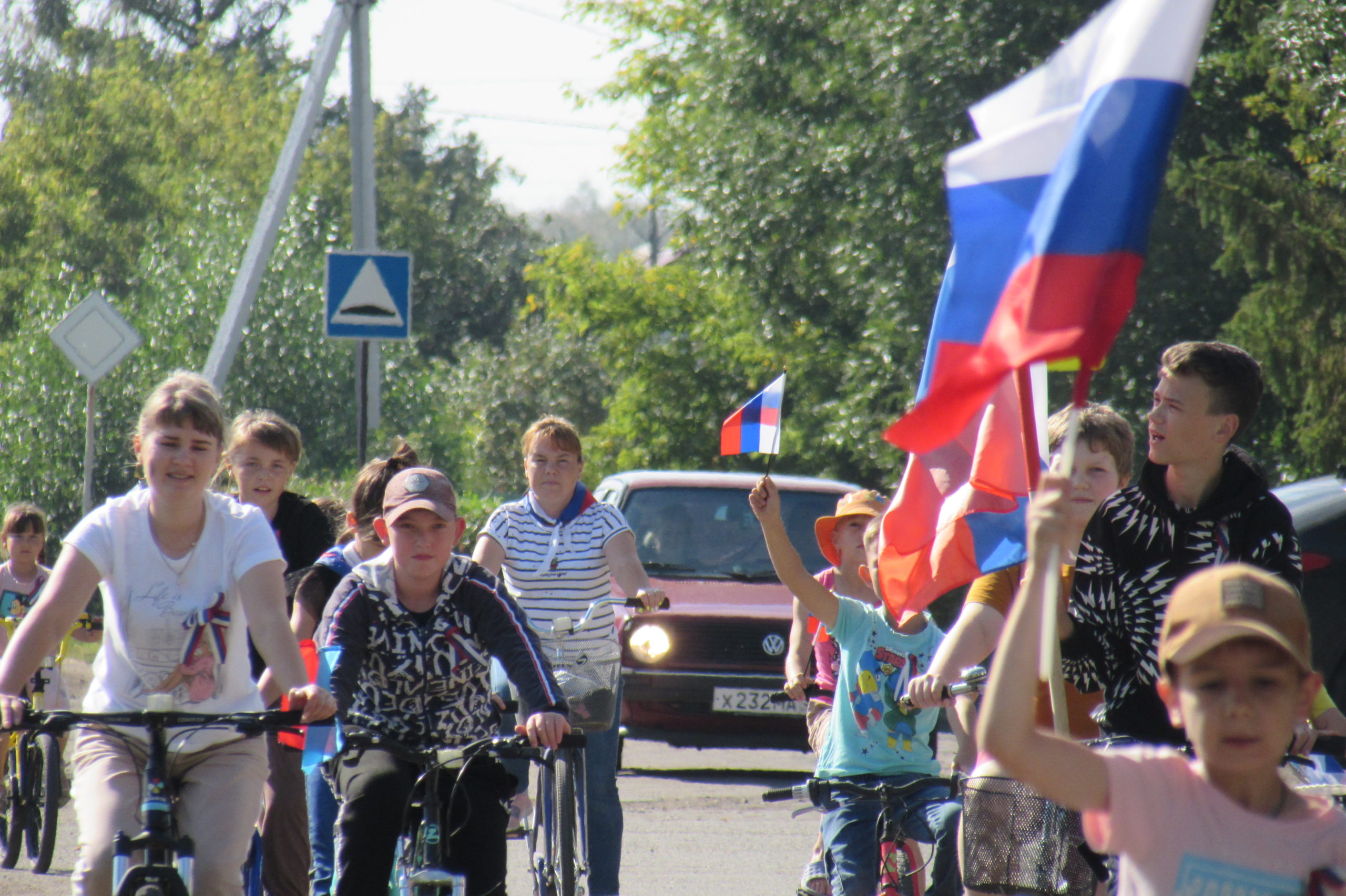 You are currently viewing 22 августа наша страна отмечает замечательную дату- День рождения Российского флага